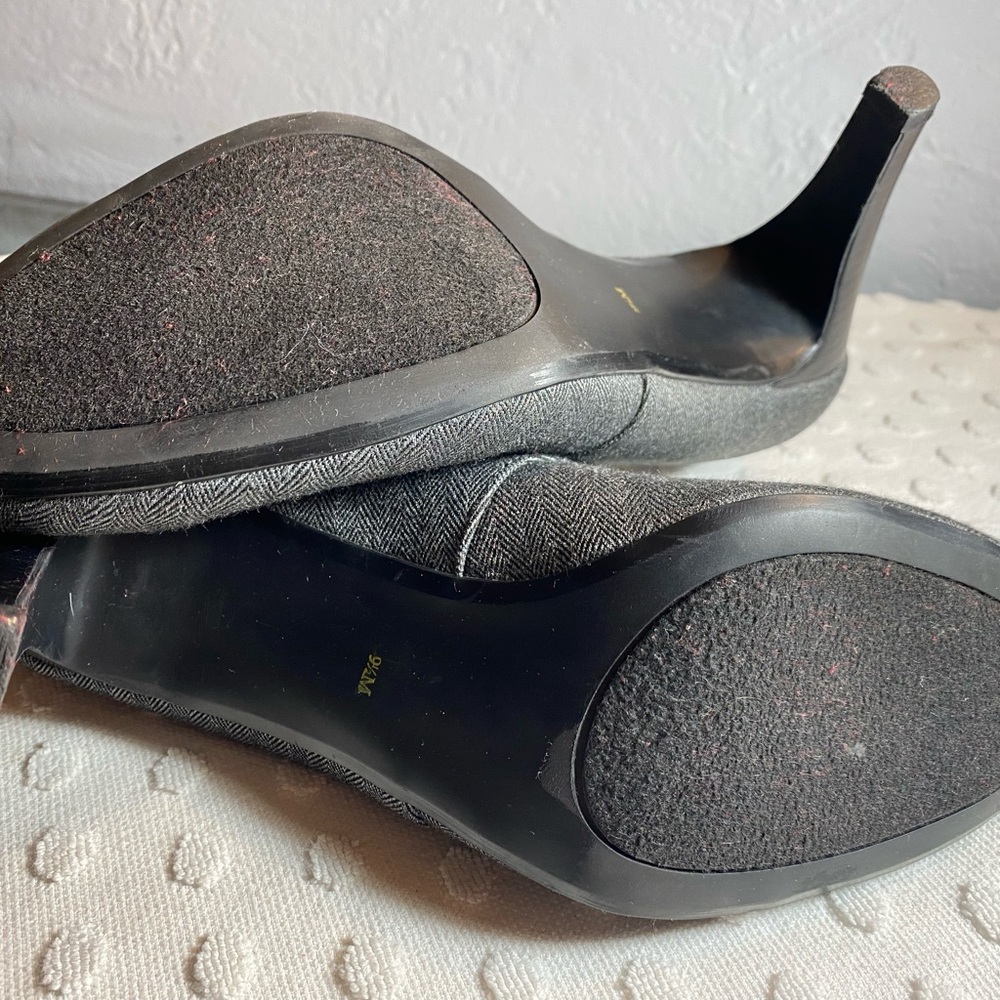 Ann Marino grey Herringbone Pumps with Black Satin Bow Accent - Picture 9 of 16